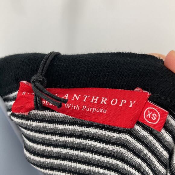 Philanthropy Women's Black Striped Short Sleeve Slit Neck T-Shirt Size XS New - Picture 3 of 12